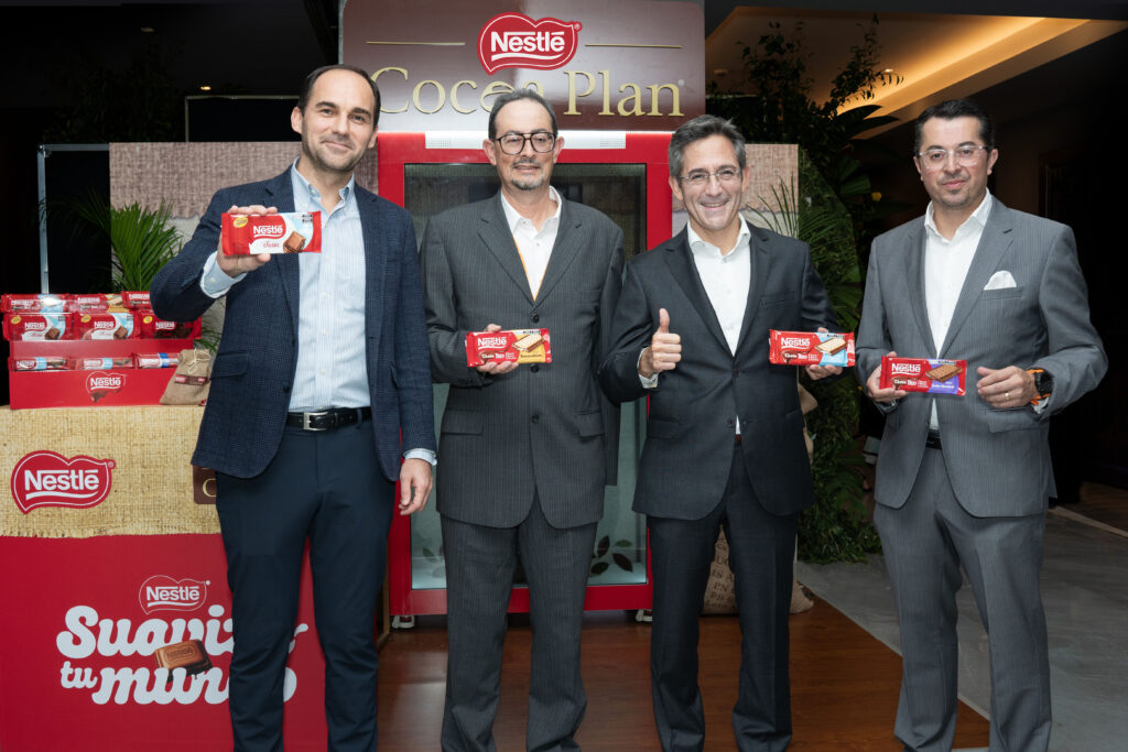 Teodor Kamenov Vicepresidente de Confites de Nestlé; Manuel Gutiérrez, Director del Negocio de Cacao de Nestlé; Josué De la Maza, Presidente Ejecutivo de Nestlé y Pedro Ospina, Vicepresidente de Asuntos Corporativos & Sostenibilidad de Nestlé.