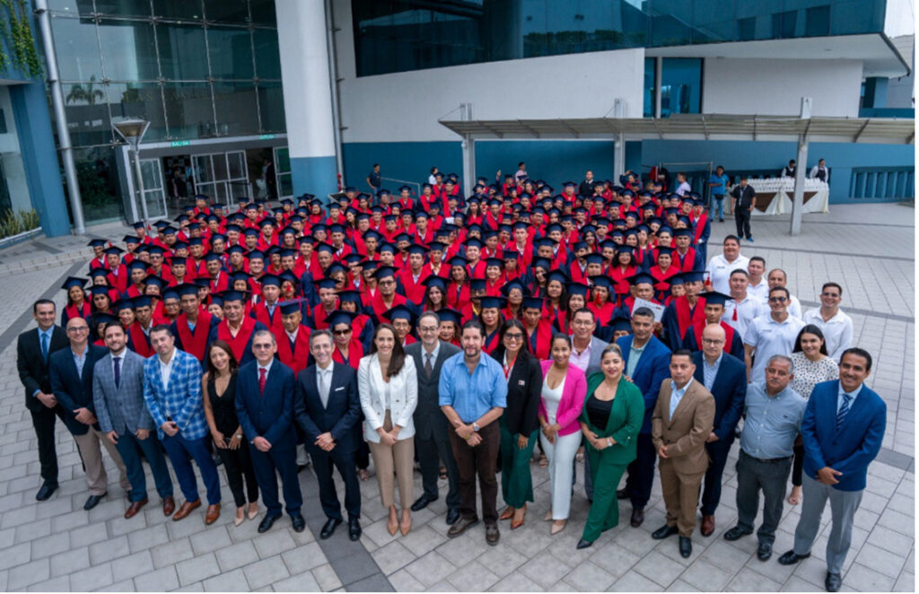 La iniciativa es parte de Plan Cacao de Nestlé Ecuador, que hasta el momento ha graduado a más de 2.200 agricultores de cacao.